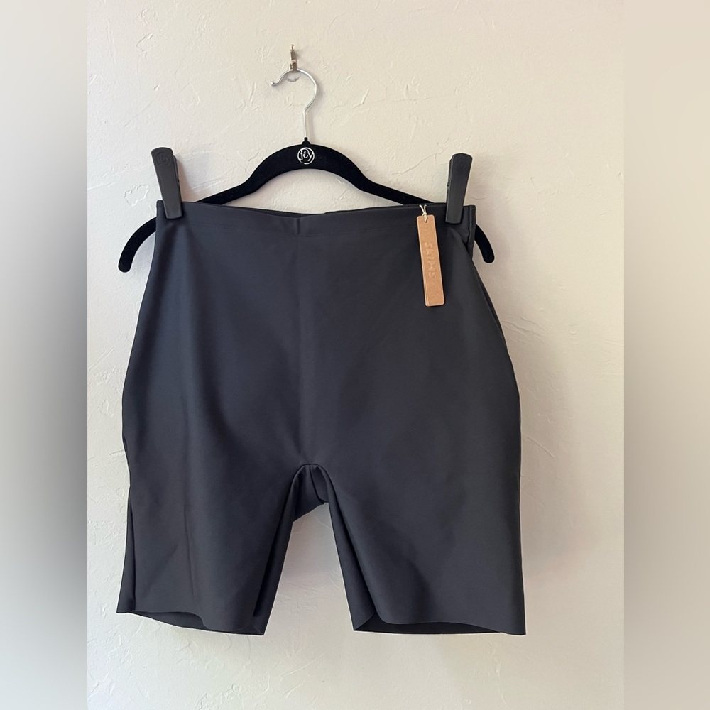 SKIMS BUTT ENHANCING PADDED SHORTS ONYX XS L - Picture 7 of 7